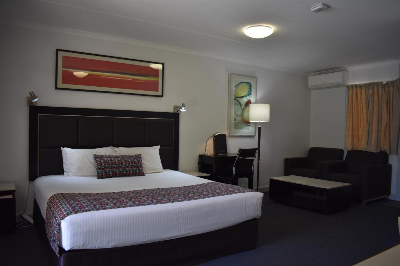 Roundhouse Motel Peterborough エクステリア 写真