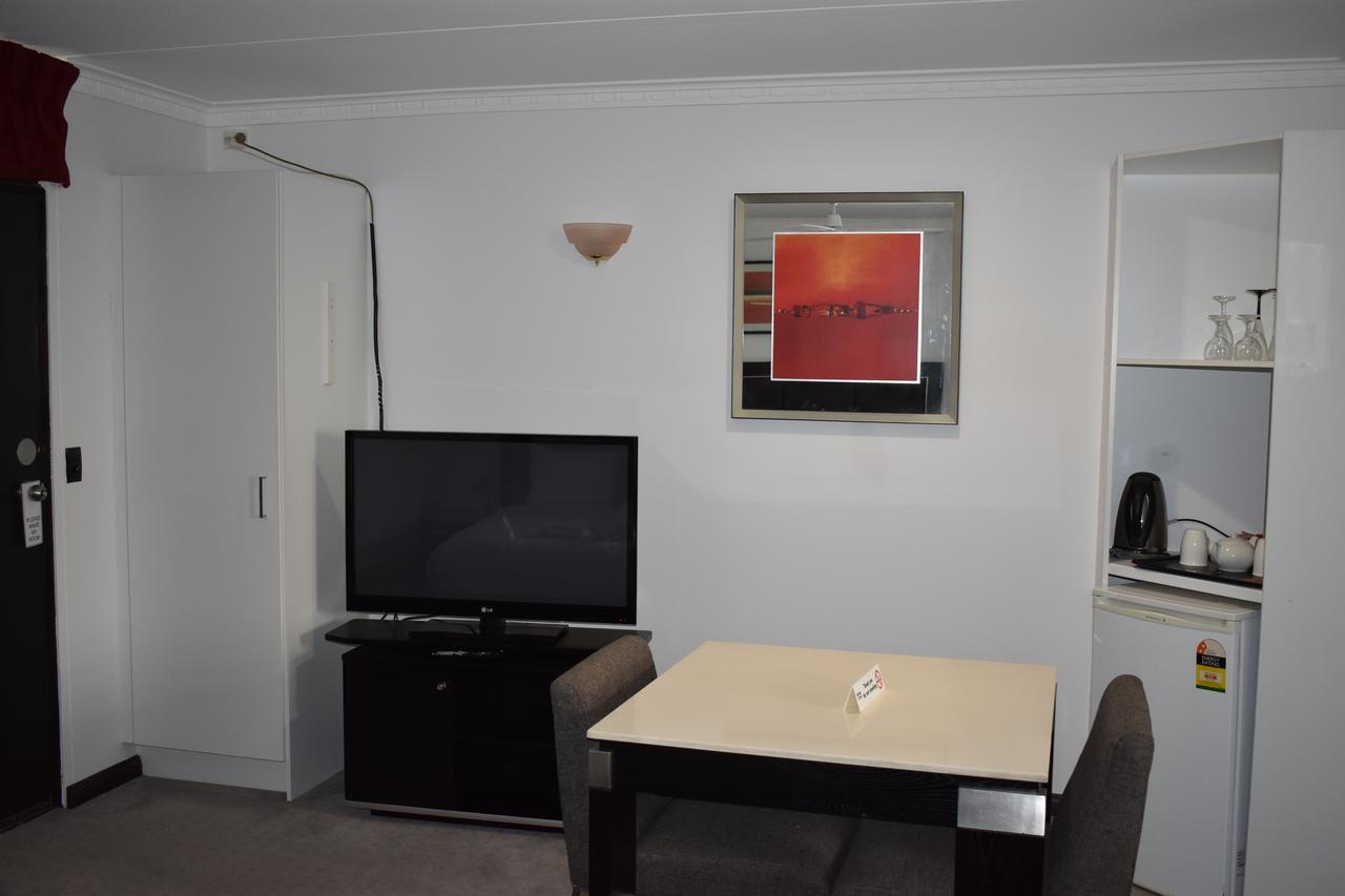 Roundhouse Motel Peterborough エクステリア 写真
