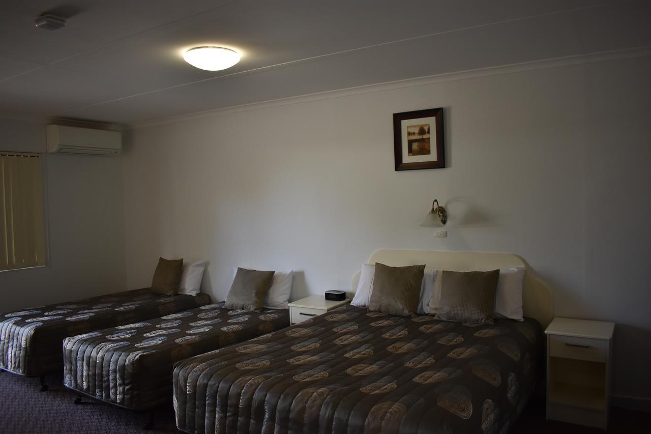 Roundhouse Motel Peterborough エクステリア 写真