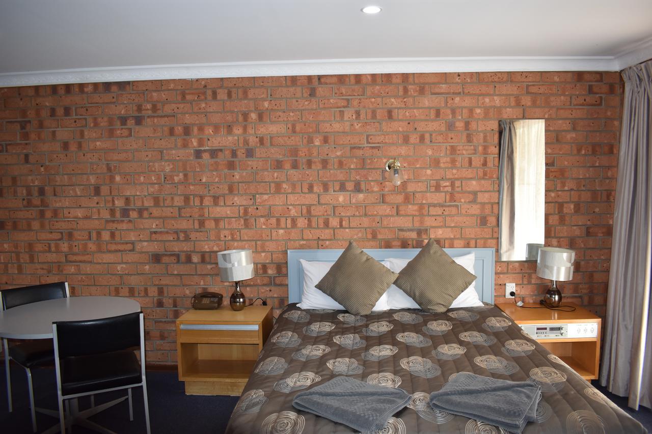Roundhouse Motel Peterborough エクステリア 写真