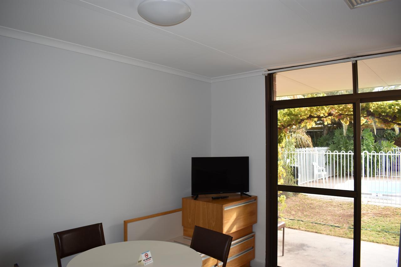 Roundhouse Motel Peterborough エクステリア 写真